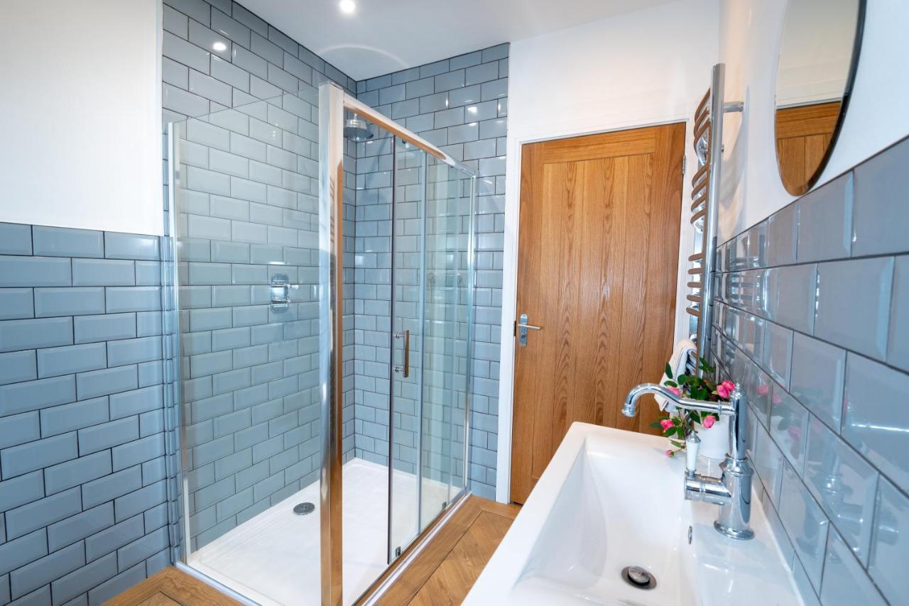 Lola'S Loft With Lake Views - Central Bowness - Pet Friendly Exterior foto