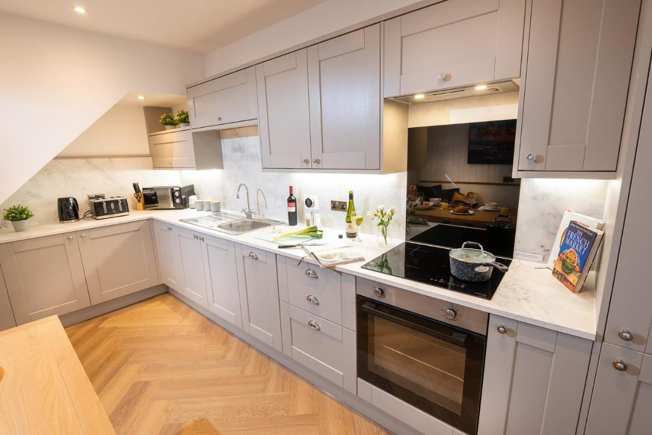 Lola'S Loft With Lake Views - Central Bowness - Pet Friendly Exterior foto